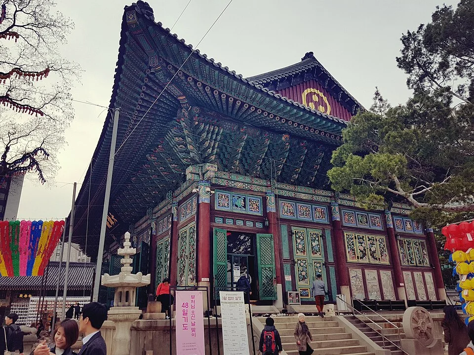 Jogyesa main hall and courtyard