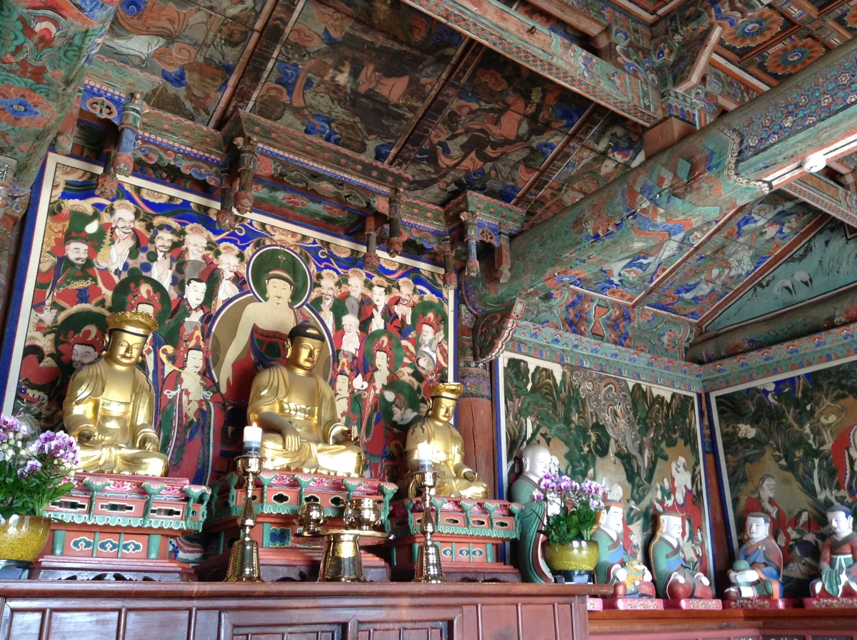Interior of a hall at Beomeosa